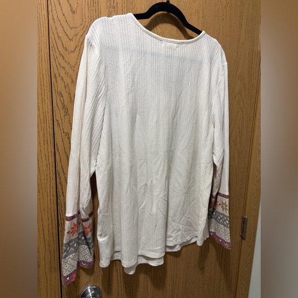 Maurices Patterned Long Sleeve Henley Style Top - Picture 6 of 7